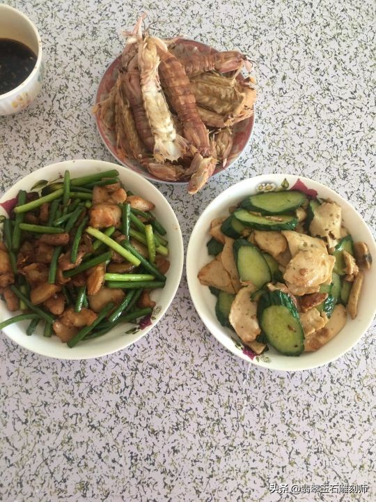 火车上认识的美女OL，我带她去中关村存放翡翠手镯，引发三角恋