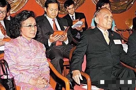 霍英东家的三房太太，为什么只有原配吕燕妮，旺夫又旺己？