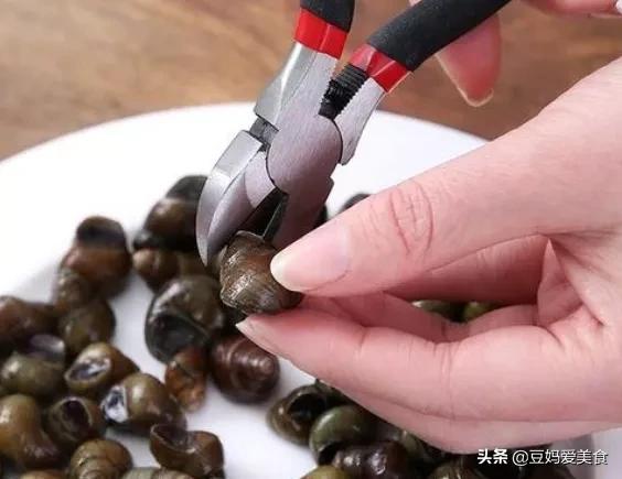 为什么你炒的螺蛳吸不出来？可能是这2步没有做好，吃起来超费嘴