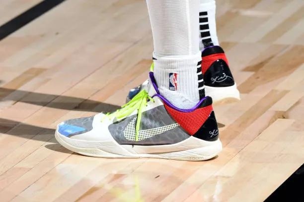 nba球员詹姆斯球鞋上脚,nba球星上脚球鞋詹姆斯18