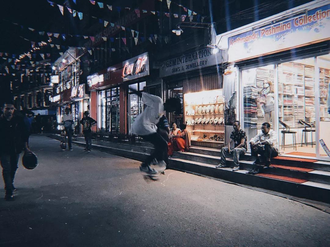 这个微笑国度，见人就夸漂亮，300元就能在天空滑翔