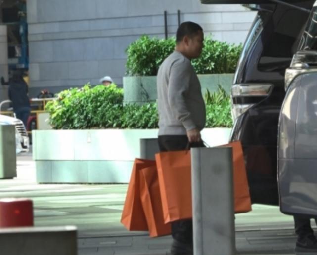 甘比钟情手袋价格,甘比卖包