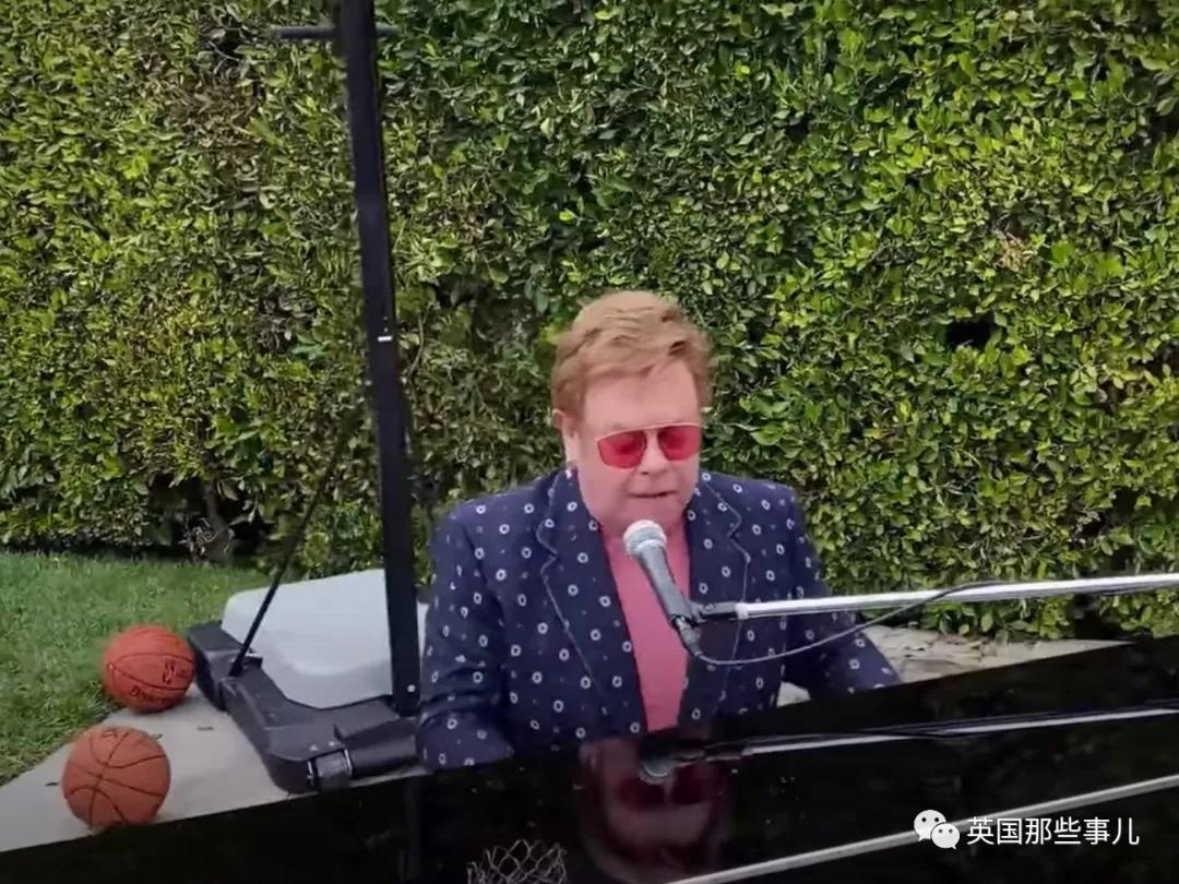 蕾哈娜时隔7年重回舞台,美妆博主蕾哈娜副业