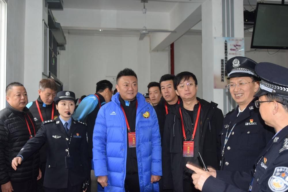 原四川全兴足球明星队到川中监狱开展帮教活动