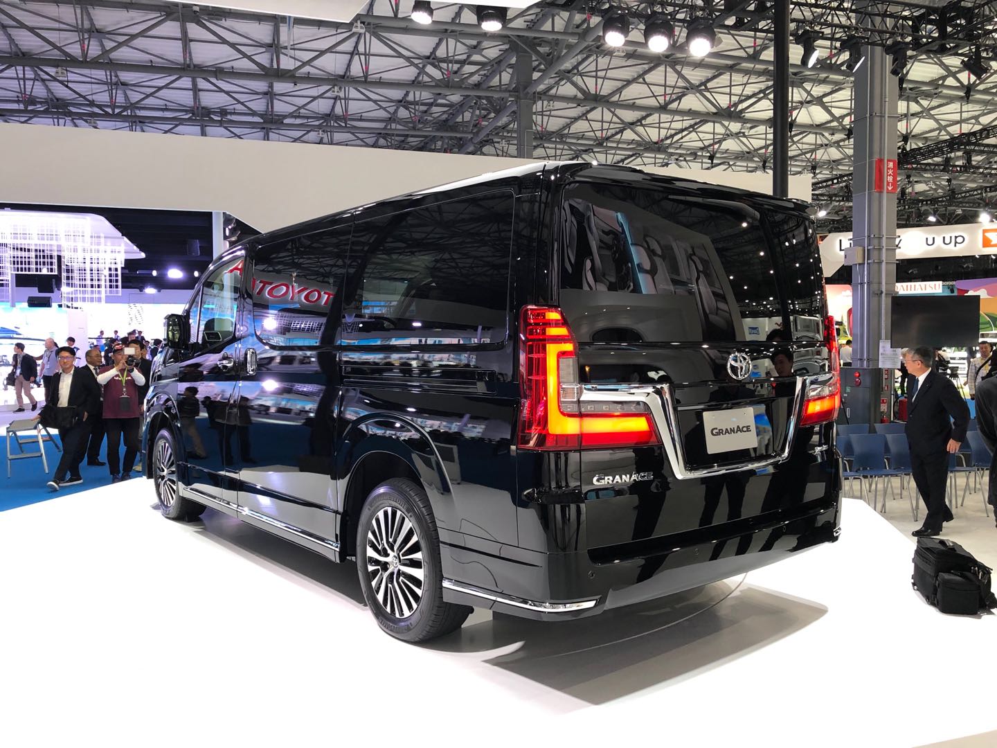 2019东京车展预热重磅新车早知道,路上偶遇丰田全新granace