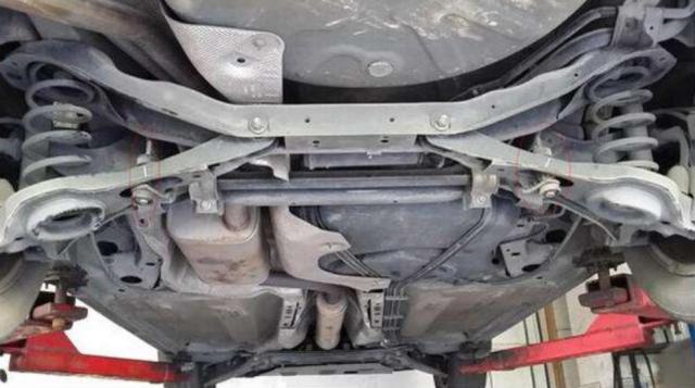 开车突然听到一声响车子正常,开车听到车内有响声怎么办