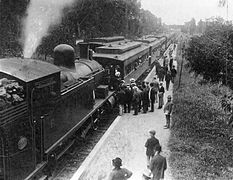 奔驰在大草原上的列车,奔驰在草原上的火车