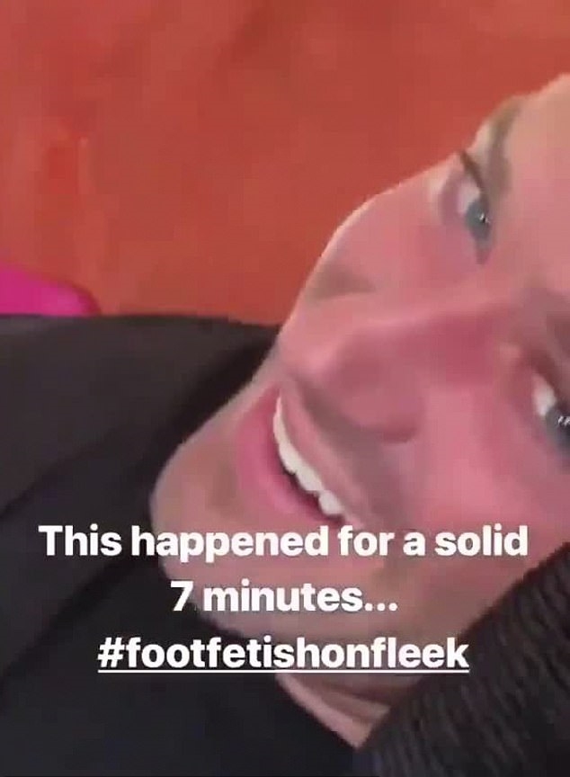 男星任由儿子吸吮自己的脚趾7分钟，拍成视频惹来网友声讨