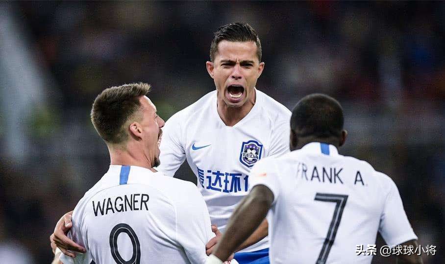 主教练施蒂利克为天津泰达队制定新战术，目标两翼齐飞，快速推进