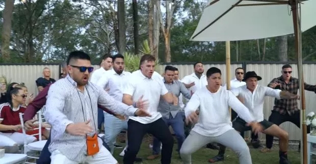 澳洲男子恶性脑瘤结婚,澳大利亚男子脑癌和女子结婚