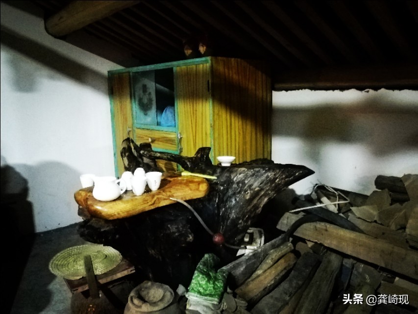 闲着也是闲着，做一张根雕茶桌，没事的时候喝喝茶
