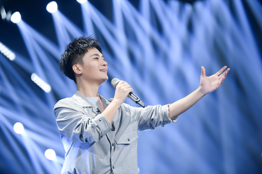 张英席和刘岩谁厉害,声入人心张英席和刘岩