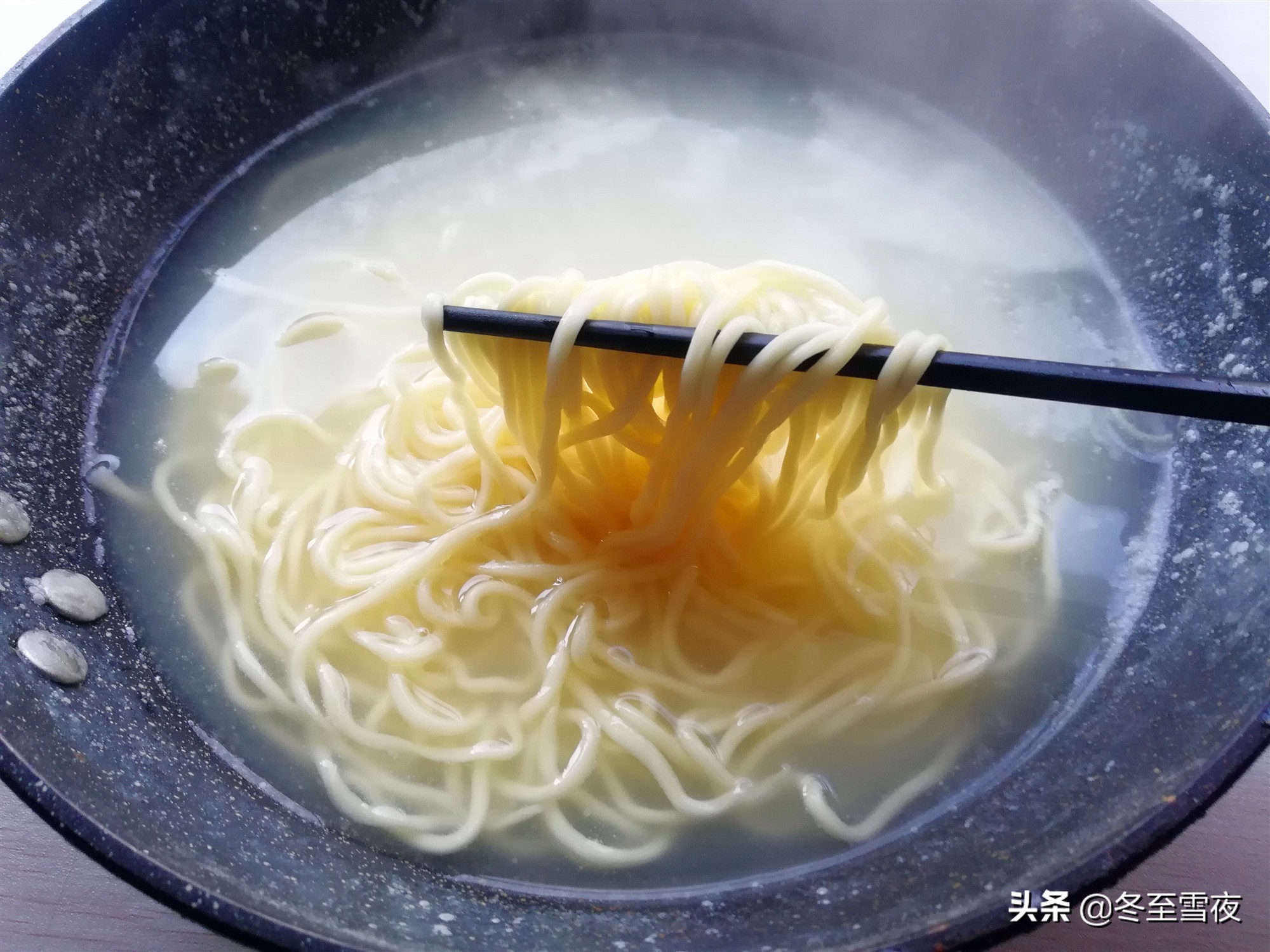 炒面面条怎么做视频,炒粉炒面怎么做不粘锅还炒不成形