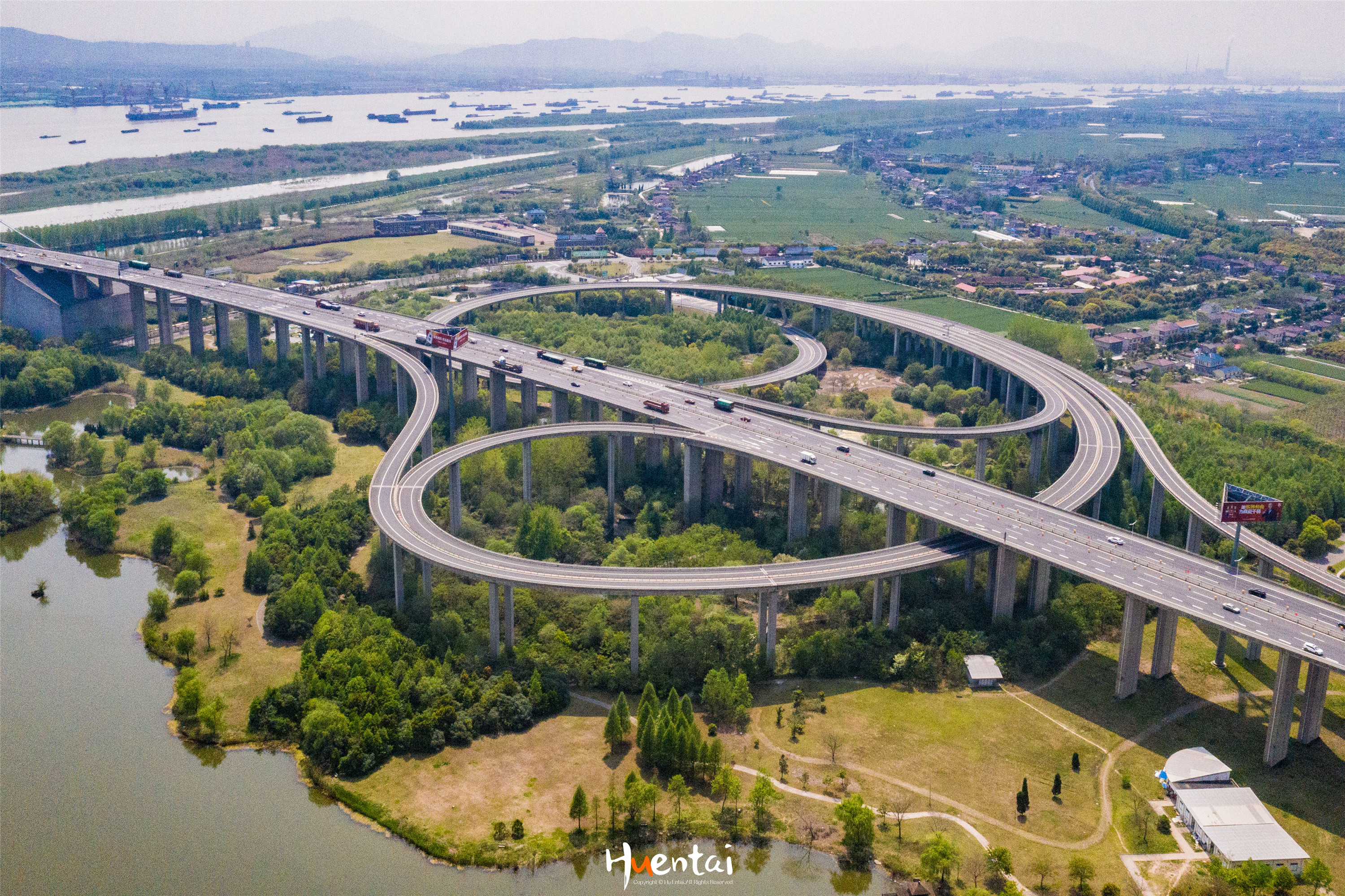 在长江天堑下的茅以升公园，航拍润扬大桥，看扬州镇江两市