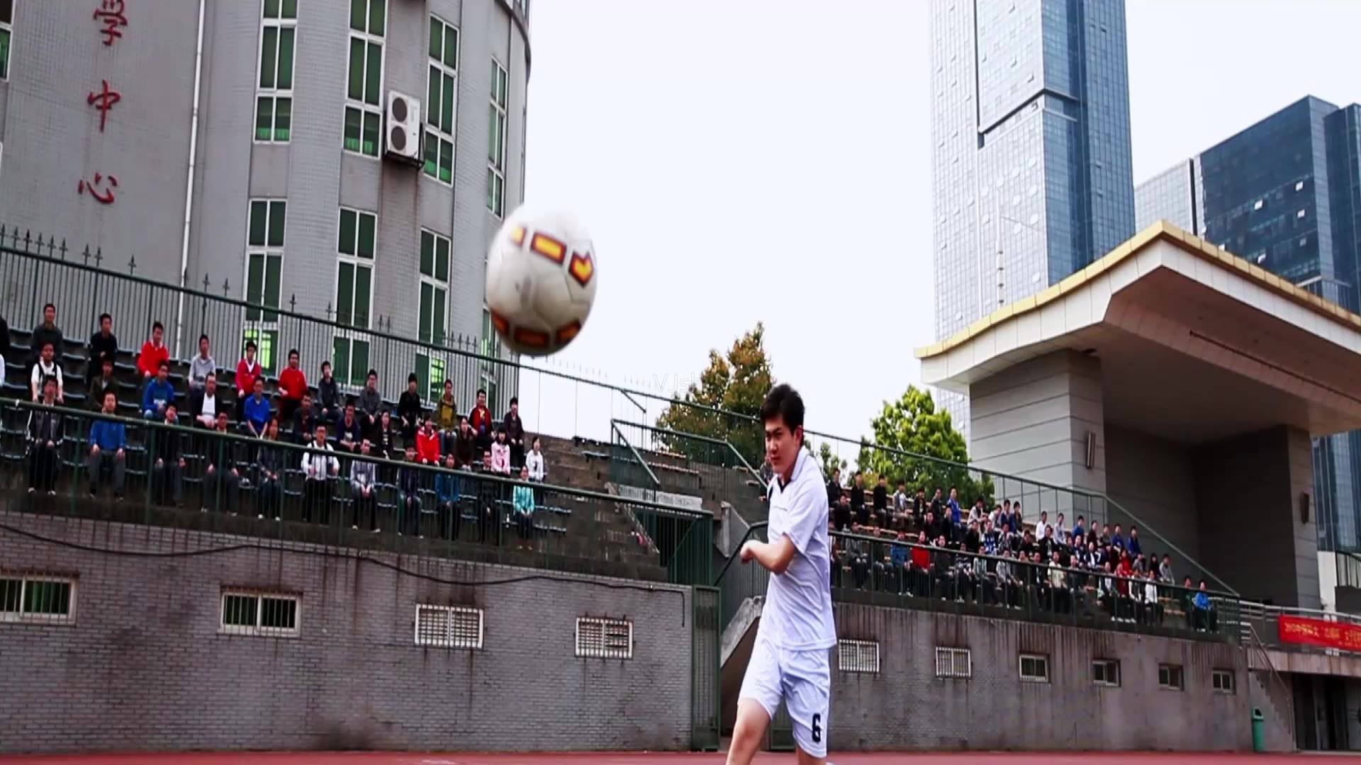 足球场上的奇葩阵型,足球场上的奇葩犯规