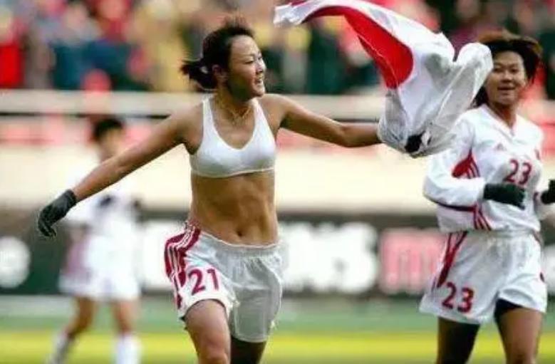 世界上足球运动员前50名庆祝动作,世界十大足球运动员的庆祝动作