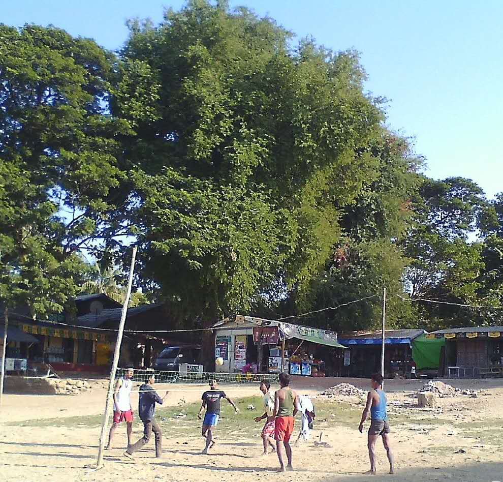 淄博蹴鞠万人主场,蹴鞠场边万人看