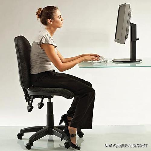 改善腰酸背疼，4动作加强下背肌，改善酸痛！稳定脊椎