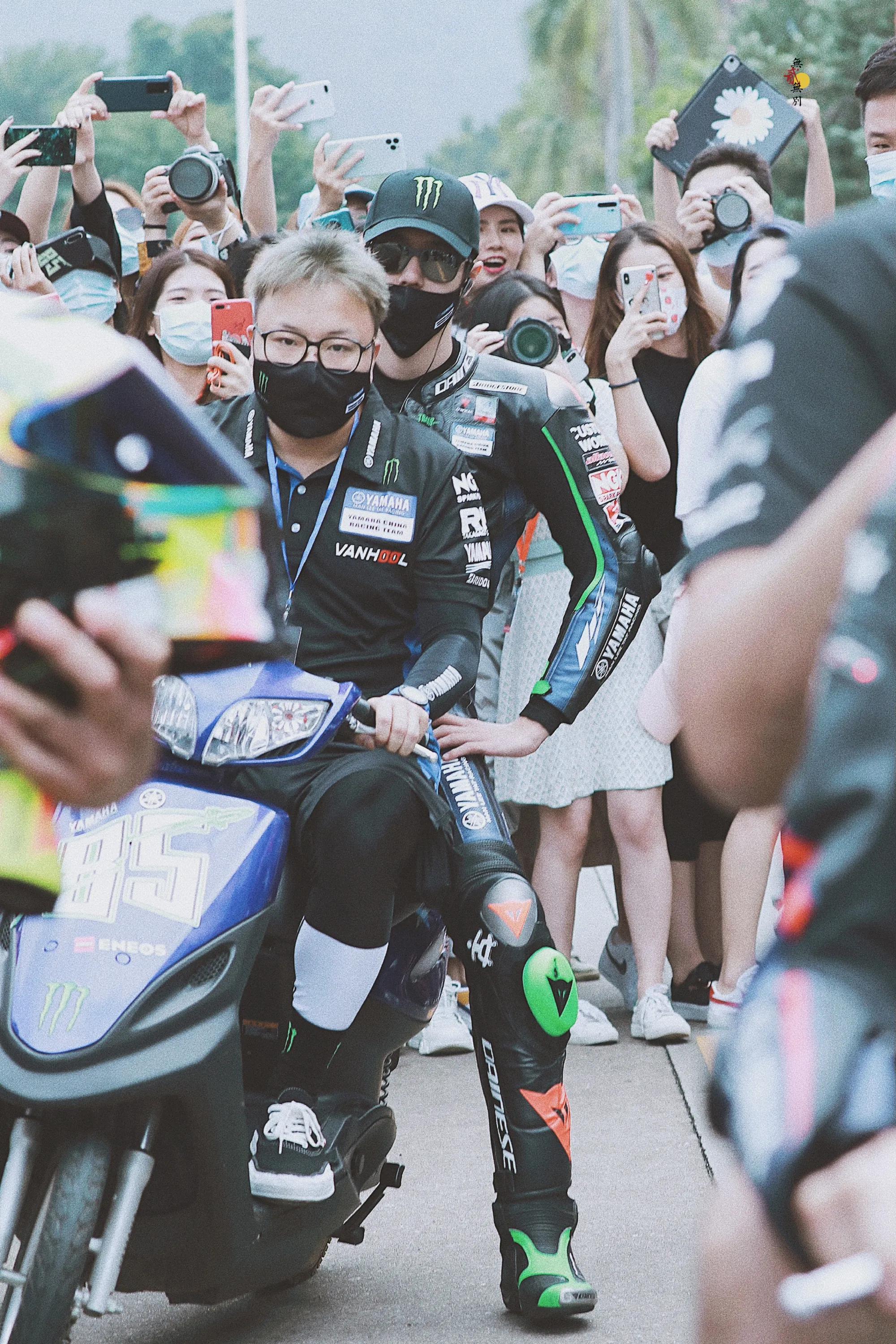 王一博珠海zic摩托车赛,王一博珠海摩托车直播