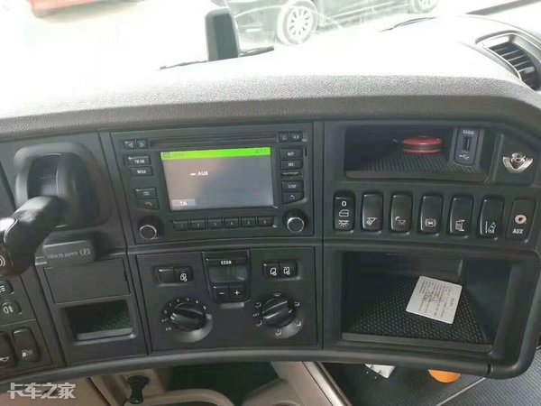 斯堪尼亚8x4牵引车多少钱一台,斯堪尼亚牵引车v8