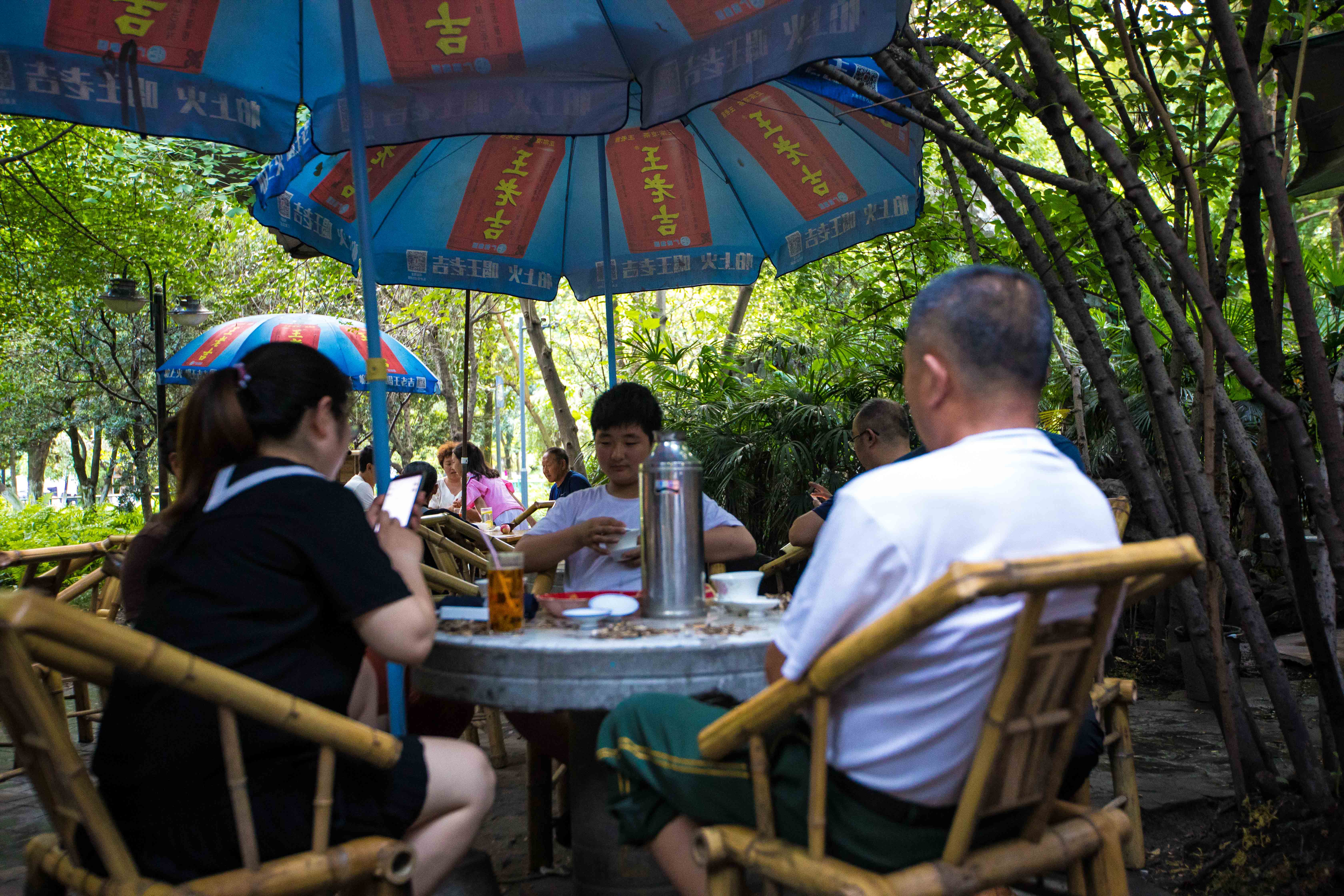 掏耳成都体验视频,成都掏耳朵真的假的