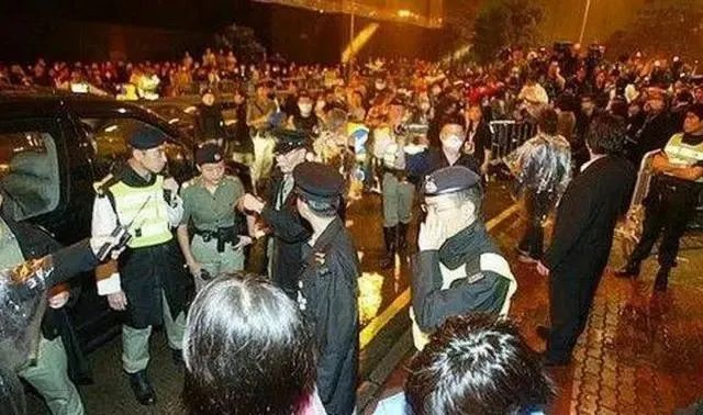 张国荣当年的葬礼,当年张国荣葬礼到底引起多大轰动