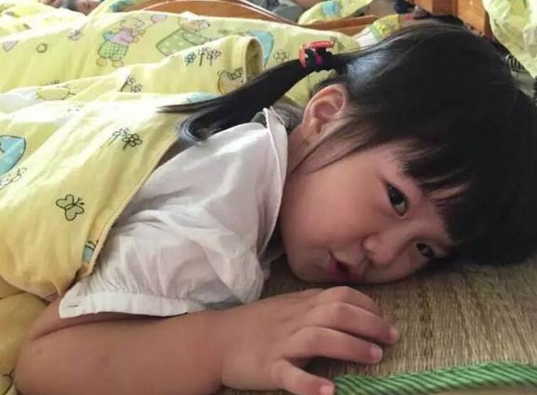 小婴儿一天睡多久正常,宝宝小睡时间多少合适