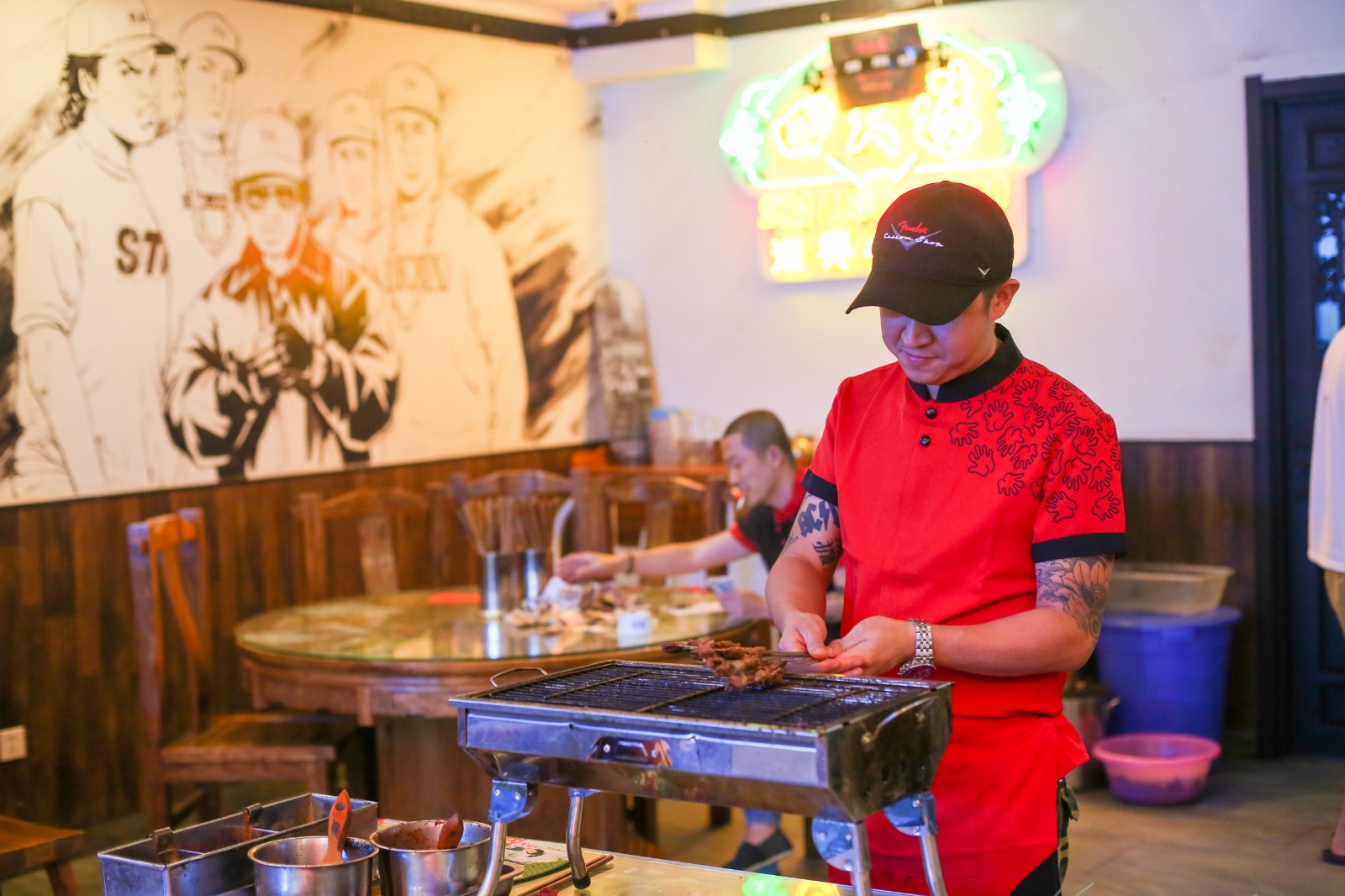 跟着黑撒吃喝弹唱，就地HIP-HOP！《陕西地方邪》MV上线！