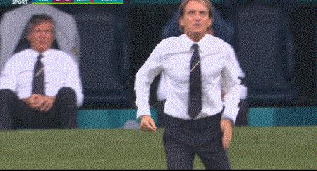 56岁教练才是意大利队最帅男人！穿LP戴百万RM，老男人不油腻典范