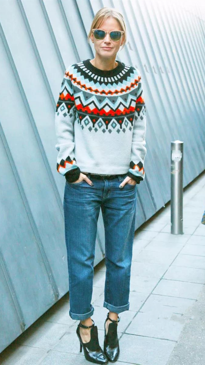 费尔岛毛衣特别适合英伦风的搭配,毛衣这样穿再普通的毛衣也时髦