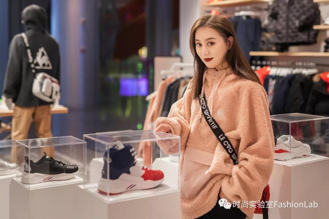 送对年终礼物是当代青年的社交核*器武**