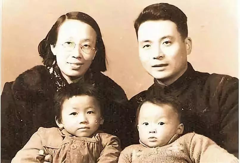 邓稼先受到核辐射后的医治,杨振宁问邓稼先原子弹