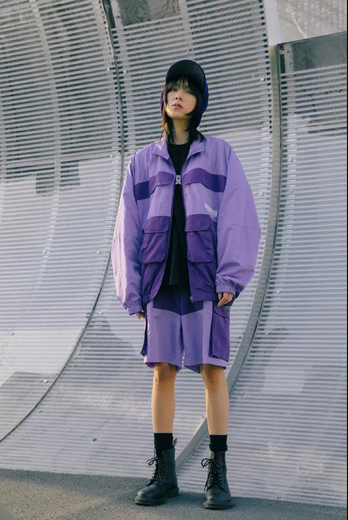 李宁首次亮相时装周,李宁展示衣服