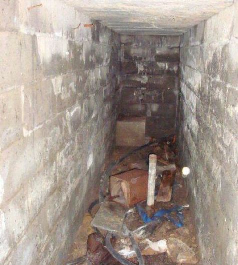 女子故意走错房间,女子民宿内误碰镜子意外发现密室