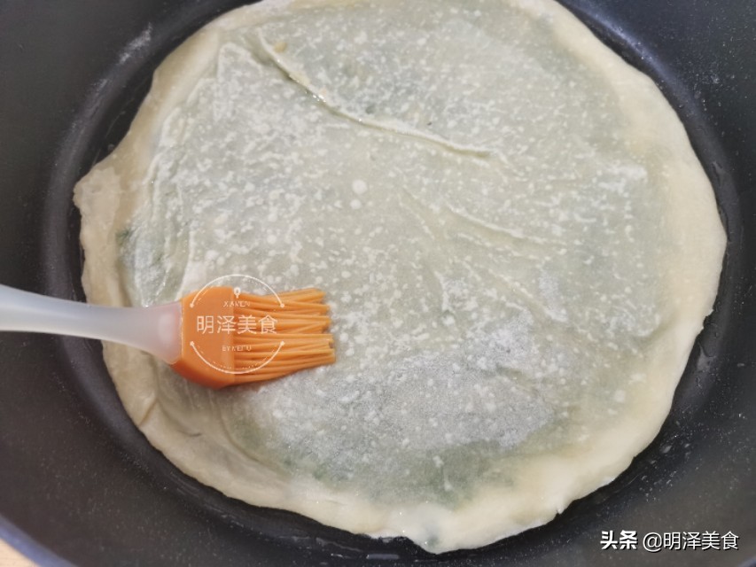 烙韭菜盒子用生鸡蛋,韭菜盒子里面的韭菜鸡蛋要炒熟吗