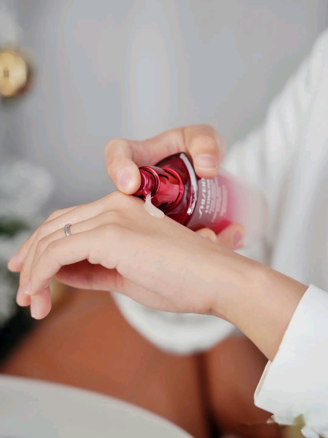 雅诗兰黛兰蔻资生堂哪个好,雅诗兰黛精华好用还是雪花秀