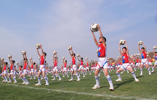 扎心！日媒也忍不住为中国足球操心了：大学可以设足球系