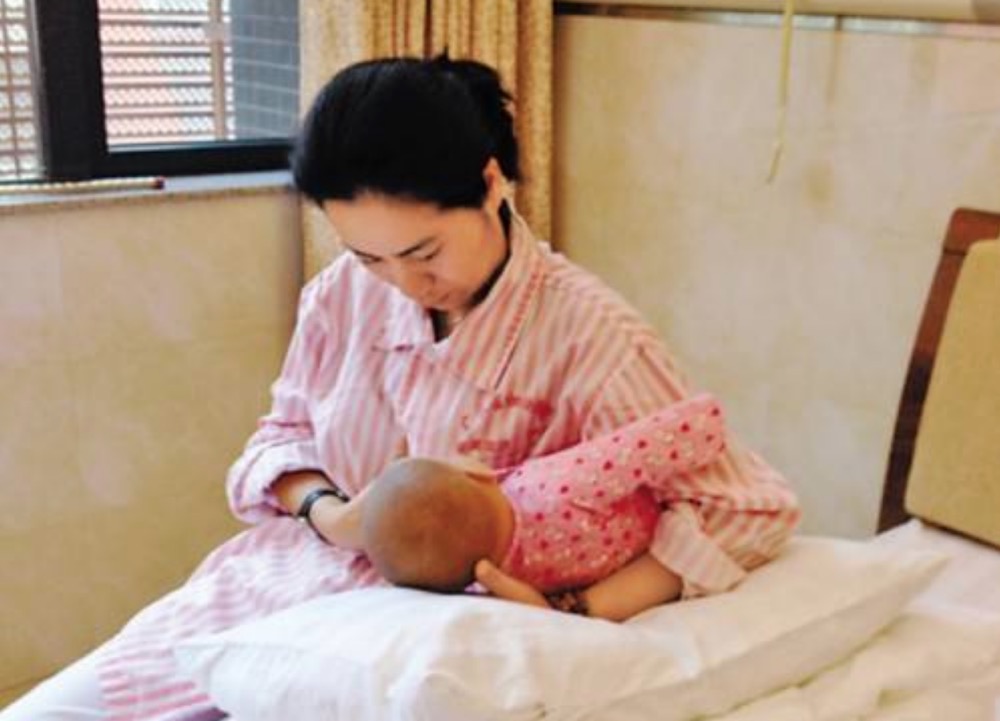 宝宝为什么吃着奶瓶就睡着了,宝宝吃着奶睡突然哭闹怎么回事