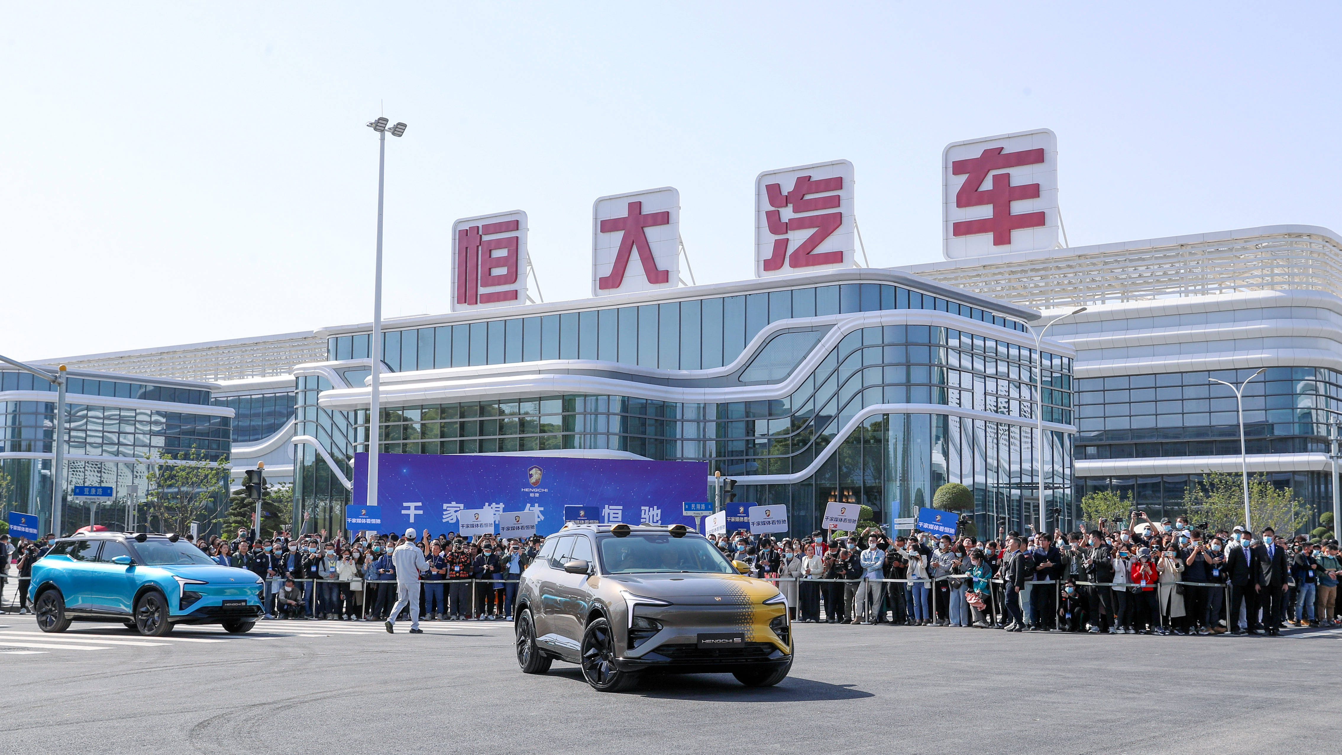 恒大地产许家印卸任有什么影响,许家印卸任恒大董事长分析视频