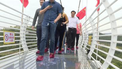 天桥沟玻璃栈道一日游,芙蓉山风景区玻璃滑道