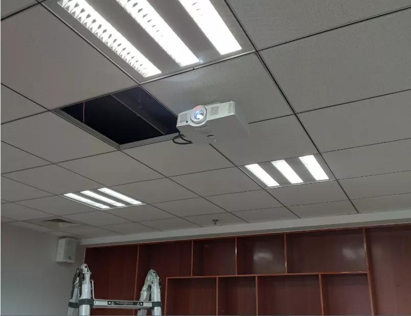 投影仪的流明是什么？幕布如何选择？幕布和投影安装距离是多少？