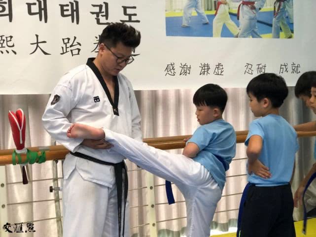 疫情外国人都在干什么,疫情期间老外是怎么出门的