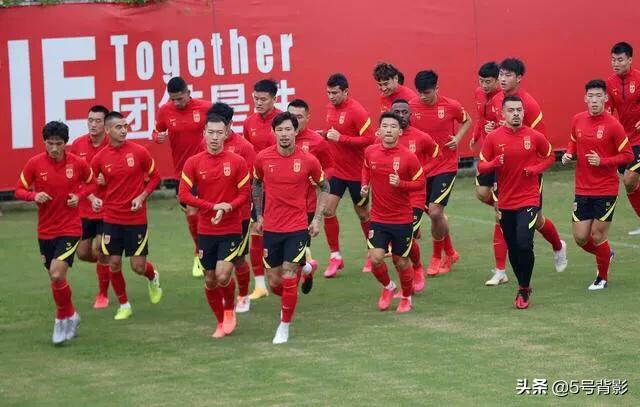 武磊回海港球队的变化,武磊携新搭档闯荡锋线