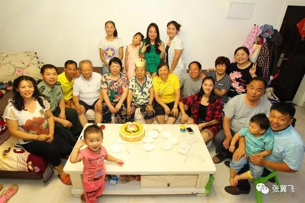 正能量让我们身边充满阳光温暖,正能量让人积极向上