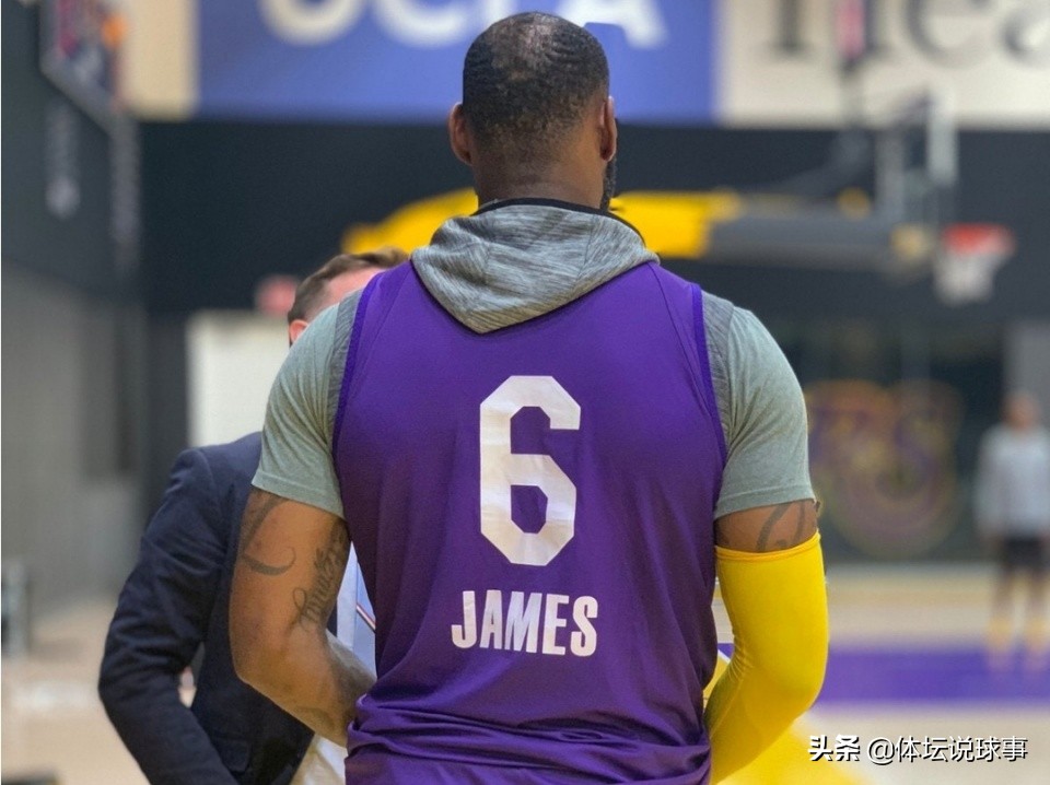 詹姆斯是什么时候换回23号的,詹姆斯24个赛季