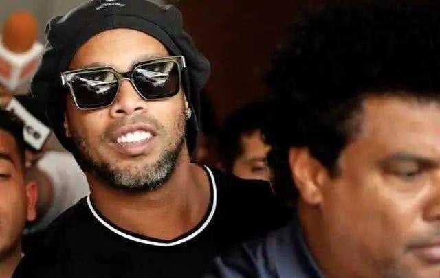 足球人生如戏,足球精灵传奇一生