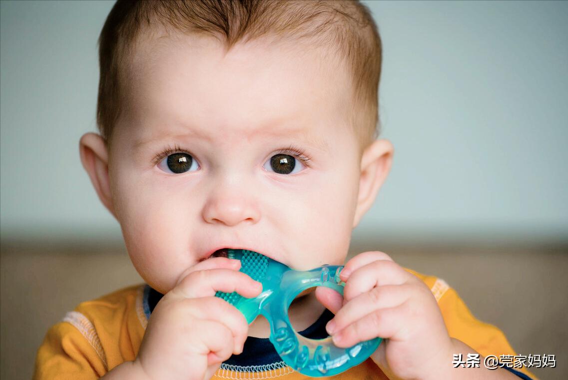 六个月宝宝突然性情大变怎么办,六个月宝宝睡不着哭闹频繁夜醒