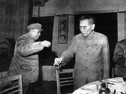 三位上将不想跟*世友许**一起吃饭，管理科长一番话，骗走*世友许**