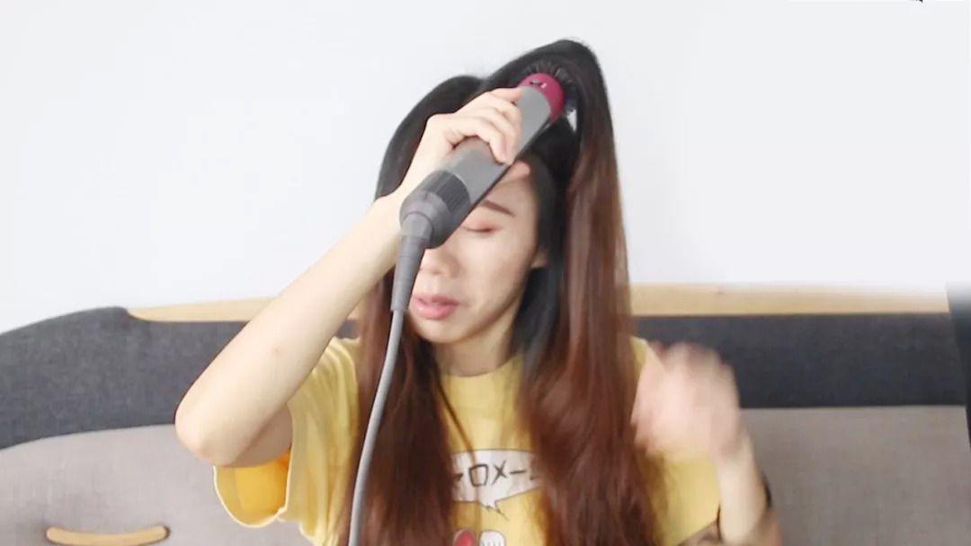 3000多一支的黑科技卷发棒都有人买，戴森究竟“黑”在哪？