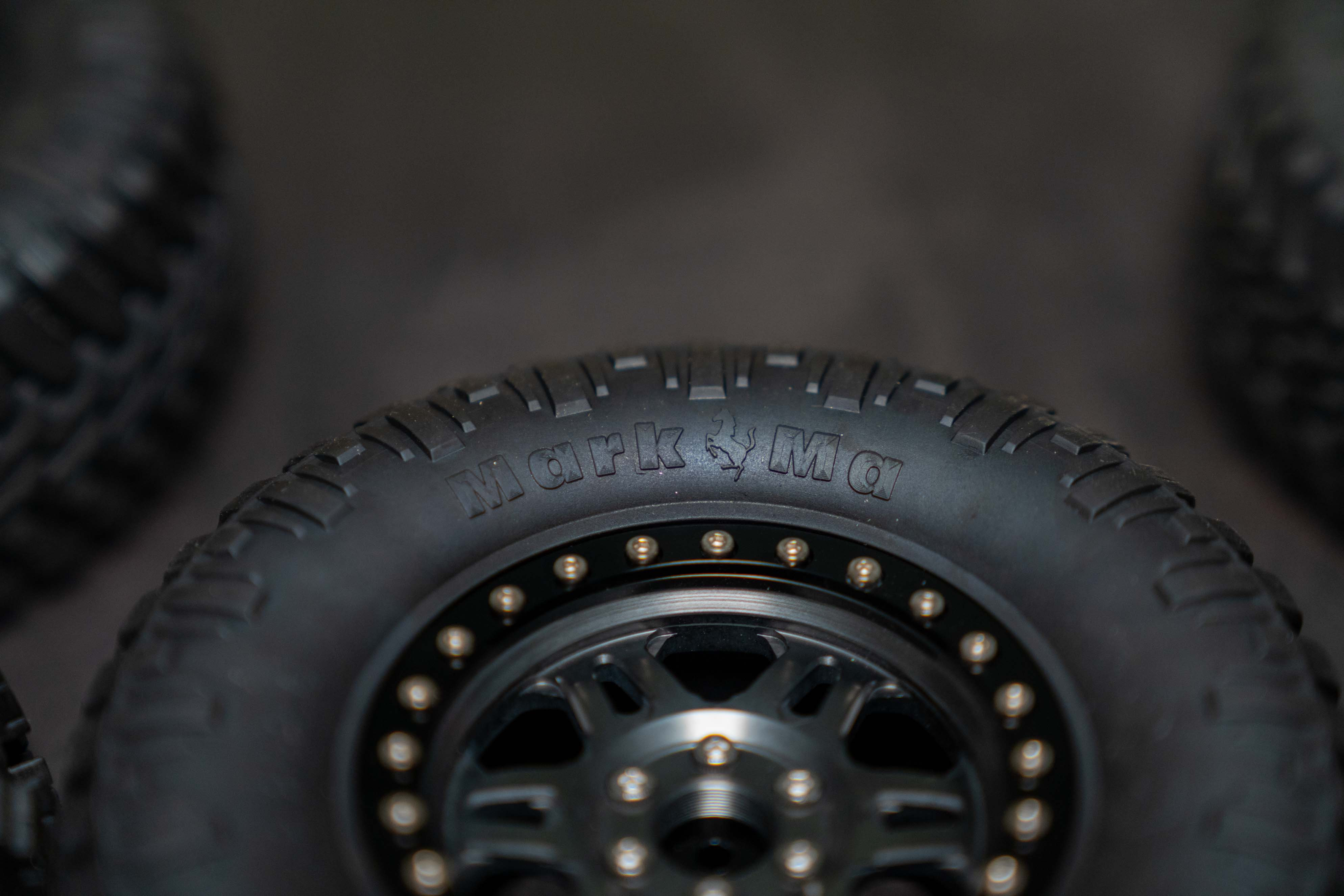 km4攀爬车怎么样,1比24牧马人攀爬车